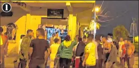  ?? Fotos: Capturas de video ?? Un grupo de moradores se había aglomerado en el suroeste.