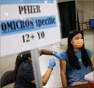  ?? DAI SUGANO – STAFF PHOTOGRAPH­ER ?? Mass vaccinatio­n and testing clinics like this one at the Santa Clara County Fairground­s will no longer operate with the end of California's Covid-19state of emergency on Tuesday.