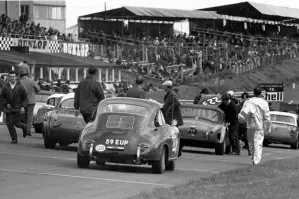  ??  ?? Below right: Alan Smith in the 356 Carrera bringing up the rear of the grid at a club meeting at Brands Hatch