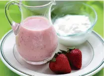  ??  ?? ■ LEFT: Homemade Strawberry Yogurt Dressing.