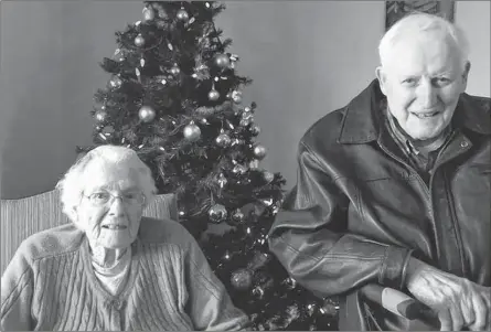  ?? JOHN DEMONT ?? Isabel Lewinskin and Jerome MacNeil, 97-year-old fraternal twins, share a visit at her Halifax nursing home.