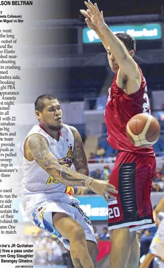  ?? JUN MENDOZA ?? Rain Or Shine’s JR Quiñahan (left) fires a pass under pressure from Greg Slaughter of Barangay GInebra.