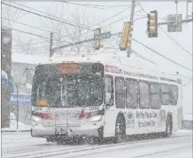  ?? PETE BANNAN – DIGITAL FIRST MEDIA ?? A SEPTA bus makes its way east on West Chester Pike in Haverford Township during the snow emergency Wednesday.