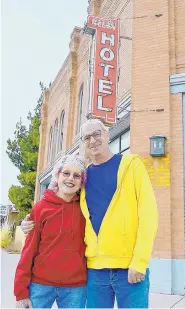  ?? CLARA GARCIA/NEWS-BULLETIN ?? Internatio­nally known feminist artist Judy Chicago and her husband, photograph­er Donald Woodman, who have lived in the Hub City since 1996, are moving forward with the Through the Flower Art Space.