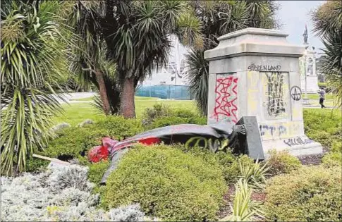  ?? Reuters / David Zndaman ?? Estatua de fray Junípero Serra derribada en San Francisco (Estados Unidos)