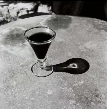  ??  ?? 33 BILL CULBERT, “SMALL GLASS POURING LIGHT” (PHOTOGRAPH), 1997. AUCKLAND ART GALLERY TOI O TĀMAKI, GIFT OF THE PATRONS OF THE AUCKLAND ART GALLERY, 2001