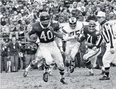  ?? ASSOCIATED PRESS FILE ?? Hall of Famer Gale Sayers was one of the NFL’s best all-purpose running backs and earned recognitio­n for his enduring friendship with Chicago Bears teammate Brian Piccolo, who died of cancer at the age of 26. Sayers played all 68 of his NFL games with the Bears.