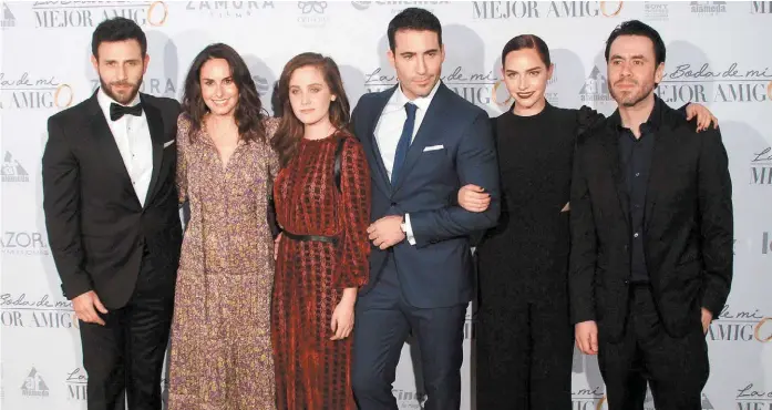  ?? ALFONSO MANZANO ?? El elenco está encabezado por Carlos Ferro, Ana Serradilla, Natasha Dupeyrón, Miguel Ángel Silvestre, Minnie West y Celso García.