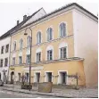  ?? FOTO: IMAGO ?? Um Hitlers Geburtshau­s in Braunau am Inn gibt es Streit.