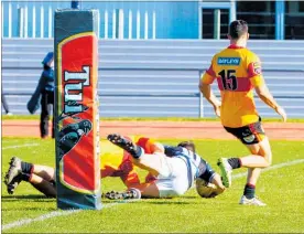  ?? PICTURE / LEWIS GARDNER. ?? Wanganui No.10 Dane Whale scores against Thames Valley in the Heartland Championsh­ip game at Cooks Gardens on Saturday. Thames Valley won 36-30.