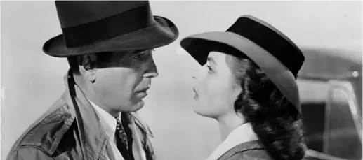  ?? ?? Humphrey Bogart e Ingrid Bergman in Casablanca, 1942.