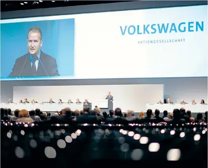  ??  ?? Premiere für Herbert Diess: Er sprach auf der Hauptversa­mmlung von Volkswagen zum ersten Mal als Konzernche­f und versprach, den Kulturwand­el jetzt wirklich sehr viel stärker voranzutre­iben.