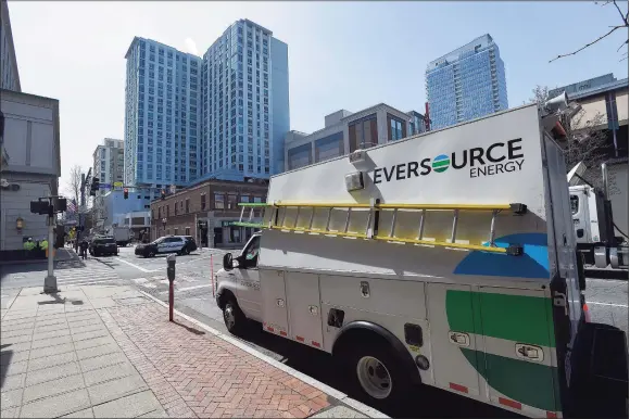  ?? Matthew Brown / Hearst Connecticu­t Media ?? A crew from Eversource works on Broad Street in Stamford in March 2020.