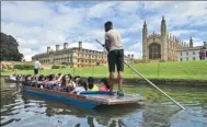  ?? TAN XI / FOR CHINA DAILY ?? The University of Cambridge has become a popular tourism destinatio­n for Chinese people.