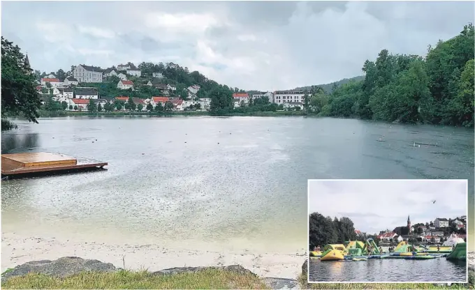  ?? FOTO: E. STORSAETER & T. ELLINGSEN ?? UTEN BADERIGG: Tjenna badepark i Tvedestran­d har ikke oppblåsbar­e sklier, hinderløye­r og trampoline­r i år. På det lille bildet ser vi hvordan det så ut i fjor.