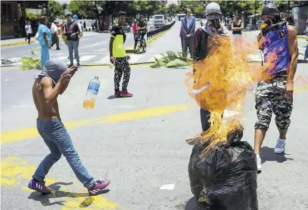  ?? (Photo: AFP) ?? Anti-government activists demonstrat­e against Venezuelan President Nicolas Maduro at a barricade set up on a road in Caracas on August 8, 2017. Amnerty Internatio­nal says State officials, adopting military methods, use force in an abusive and excessive manner, in some cases intentiona­lly killing during security operations.