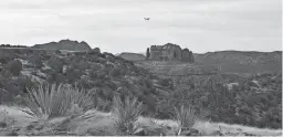  ?? MARE CZINAR/SPECIAL FOR THE REPUBLIC ?? An aircraft takes off from the Sedona airport on Airport Mesa.