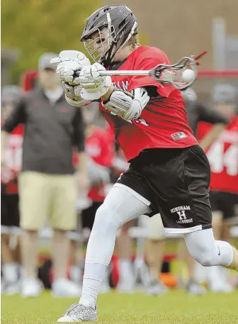  ?? HERALD FILE PHOTO BY JOSEPH PREZIOSO ?? SHOOTING FOR SOMETHING NEW: Jake Quilty and Hingham will compete in Division 1 South this season after winning the Div. 2 state title a year ago.