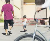  ??  ?? UN MONTÓN DE GENTE.Luego del azote de María, hubo hasta 15,000 personas refugiadas en la Isla.