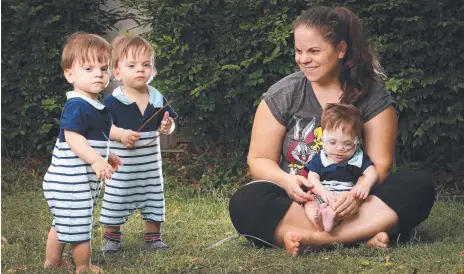  ?? Picture: NIGEL HALLETT ?? Lenka Danson with 16-month-old triplets Lyrik, Noah and Phoenix.