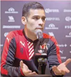  ?? | MEXSPORT ?? Márquez durante una conferenci­a de prensa del Atlas.