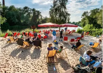  ?? Una giornata di relax in spiaggia ad Hannover. ??