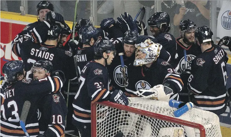  ?? ED KAISER ?? The Oilers celebrate their Game 6 victory over the San Jose Sharks in the second round of the 2006 playoffs. It was the team’s fourth straight win over the Sharks.