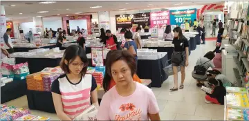  ??  ?? Visitors throng the book fair for great deals.