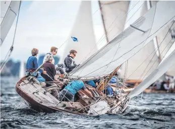  ?? FOTO: TOBIAS STÖRKLE ?? 8mR-Yachten messen sich eine Woche lang am Bodensee. Gesucht wird der Beste der Welt.