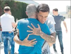  ?? FOTO: FCB ?? El relevo, en un abrazo Coutinho mostró su admiración a Andrés