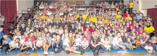  ??  ?? ●● Volunteers from the White Horse Project in Edgeside with children, staff, parents and carers at the Theatre Week at Fearns Community Sports College