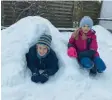  ??  ?? Luis und Linda haben dieses schöne Iglu gebaut.