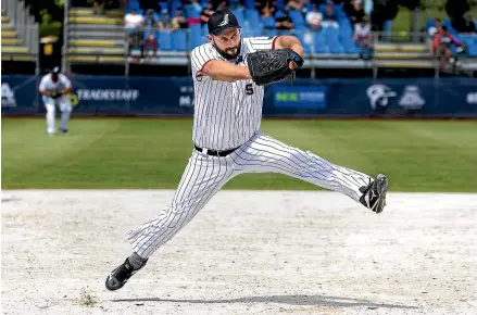  ?? PHOTOSPORT ?? Black Sox pitcher Josh Pettett suffered a 7-0 World Cup loss against the United States.