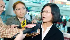  ??  ?? Lee speaks to the press at Taoyuan Internatio­nal Airport, near Taipei, prior to boarding her flight to Changsha, China. — AFP photo