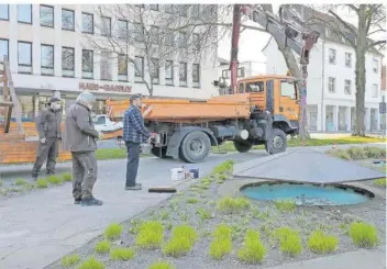  ?? FOTO: SILVIA BUSS ?? In der vergangene­n Woche wurden die Brunnen der Stengelanl­age von ihren Deckeln befreit.