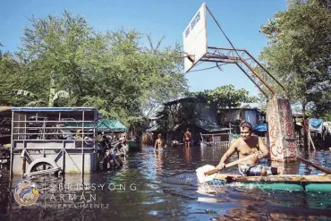  ?? PHOTO BY JERY JIMENEZ ?? Brgy. Dela Paz in Biñan City after the onslaught of Typhoon Ulysses last month.