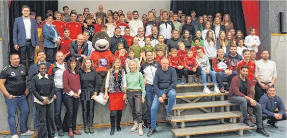  ?? FOTO: EDWIN HÜGLER ?? Über 200 erfolgreic­he Sportlerin­nen und Sportler hat die TSG Hofherrnwe­iler-Unterromba­ch geehrt.