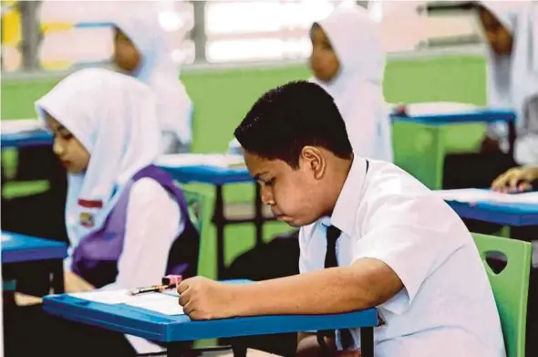  ?? FILE PIC ?? Experts believe that centralise­d examinatio­ns put young children through stress and pressure.