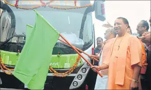  ?? DEEPAK GUPTA/HT PHOTO ?? ▪ Chief minister Yogi Adityanath flagging off electric buses on Sunday evening.