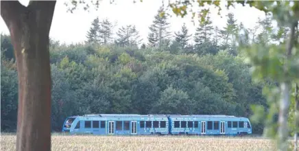  ?? — AFP ?? A hydrogen-powered train, by French train-maker Alstom, runs near Bremervoer­de, Germany.