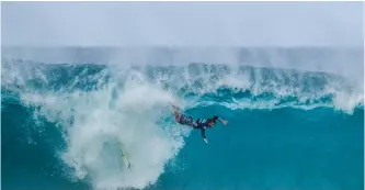  ?? WSL / Cestari ?? Long period swells move with such power and speed, sometimes they are hard to catch. Ryan Callinan wipes out at Pipeline, Hawaii, at the Pipeline Invitation­al he won in December. /