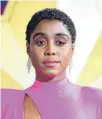  ?? FOTO: IAN WEST/DPA ?? Im kommenden Bond-Film spielt die Britin Lashana Lynch die coole Agentin Nomi, die 007 Konkurrenz macht.