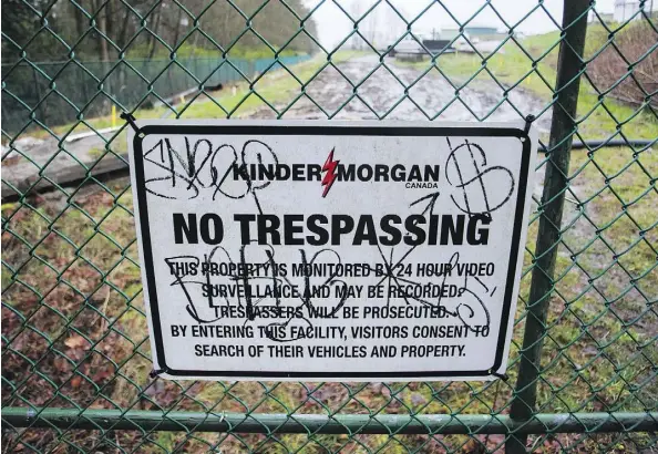  ?? BEN NELMS/BLOOMBERG ?? Kinder Morgan says major hurdles remain to its Trans Mountain pipeline expansion, particular­ly with B.C.’s continuing opposition. Despite Alberta’s new Bill 12 threatenin­g to throttle back oil shipments to B.C., the oilpatch worries about the bill’s...