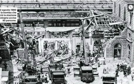  ??  ?? Il 2 agosto 1980 la bomba che squarciò la stazione di Bologna uccise 85 persone.