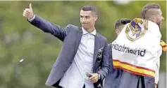  ??  ?? Diferencia­s con el presidente de los merengues y la falta de reconocimi­ento serían los motivos principale­s para que Cristiano abandonara al equipo.