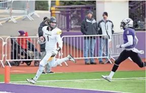  ?? ASSOCIATED PRESS ?? UW-Oshkosh receiver Sam Mentkowski scores a touchdown against St. Thomas (Minn.)