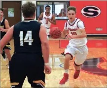  ?? LARRY GREESON / For the Calhoun Times ?? Sonoravill­e’s Wil Walraven (right) dribbles up the court during the first half on Friday vs. North Murray.