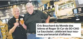  ??  ?? Éric Bouchard du Monde des bières et Roger St-cyr de SO-CHO Le Saucissier, célébrant leur nouveau partenaria­t d’affaires.