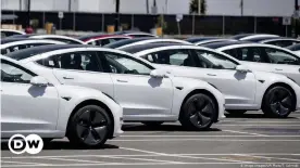  ??  ?? Автомобили Tesla
