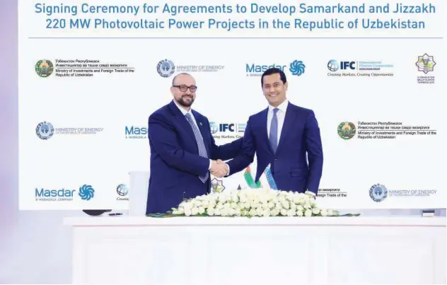  ?? WAM ?? ↑
Sardor Umurzakov and Mohamed Jameel Al Ramahi during the signing ceremony in Tashkent.